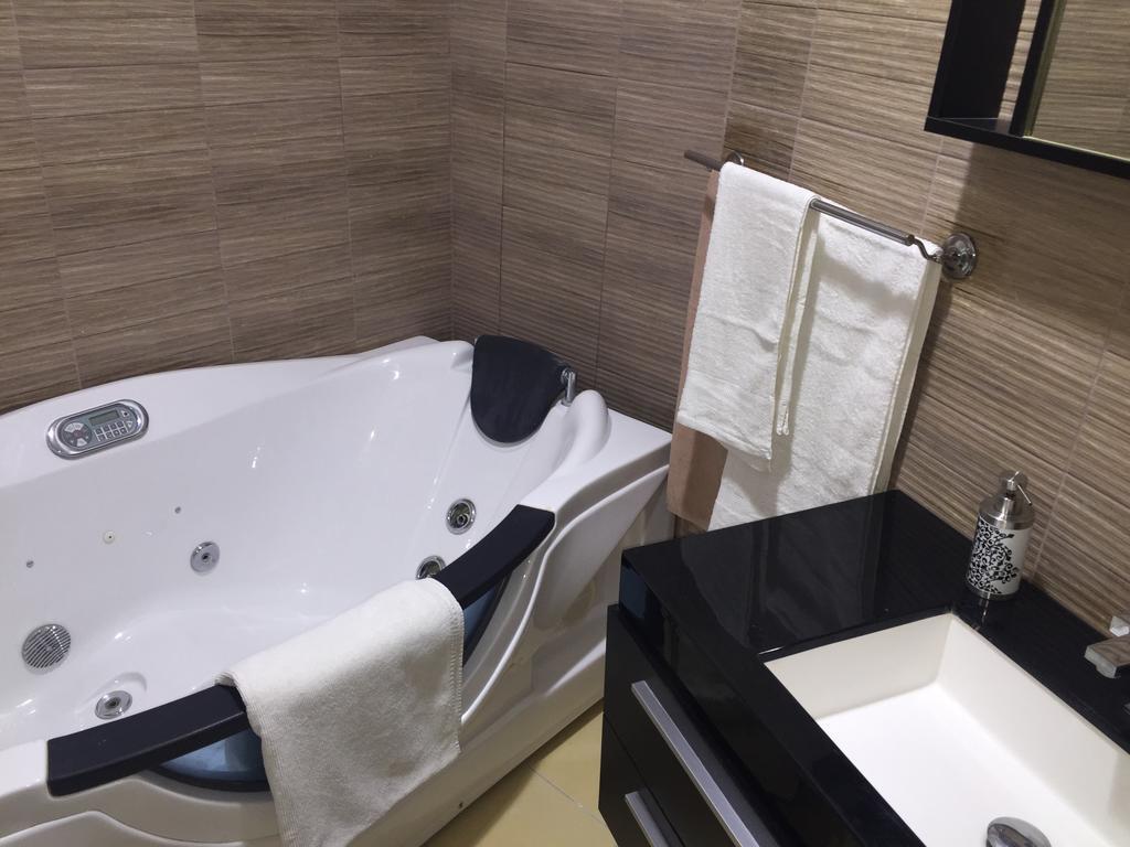 Apartament Unirii Centru Appartamento Bucarest Esterno foto